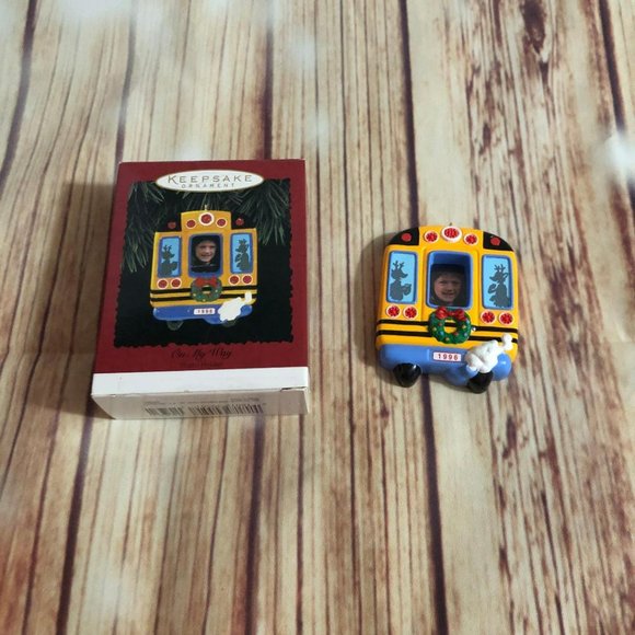 On My Way School Bus Photo Holder Hallmark Christmas Ornament QX5861 1996 DV55 - Picture 1 of 7